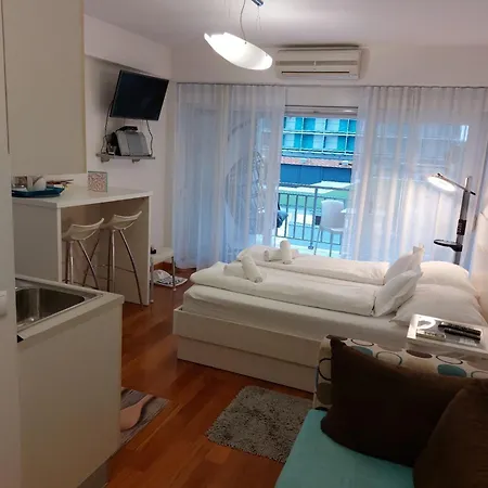 Ni I - With Balcony S Апартаменти *