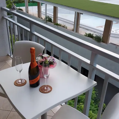 Ni I - With Balcony S Апартаменти Макарська