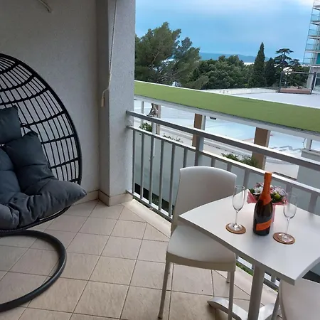 Ni I - With Balcony S Апартаменти *